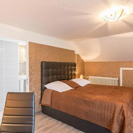 Hotell Alp'hotel *